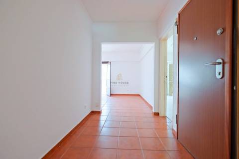 Apartamento T3 no Bairro do Junqueiro, Parede