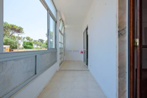 Apartamento T3 no Bairro do Junqueiro, Parede