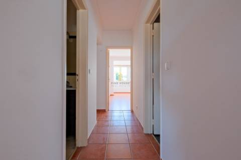 Apartamento T3 no Bairro do Junqueiro, Parede