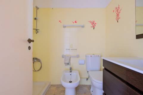 Apartamento T3 no Bairro do Junqueiro, Parede