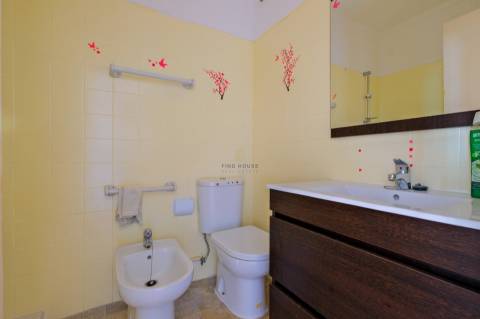 Apartamento T3 no Bairro do Junqueiro, Parede