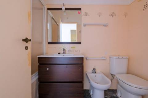 Apartamento T3 no Bairro do Junqueiro, Parede