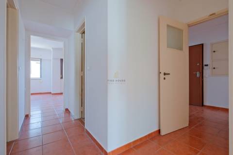 Apartamento T3 no Bairro do Junqueiro, Parede