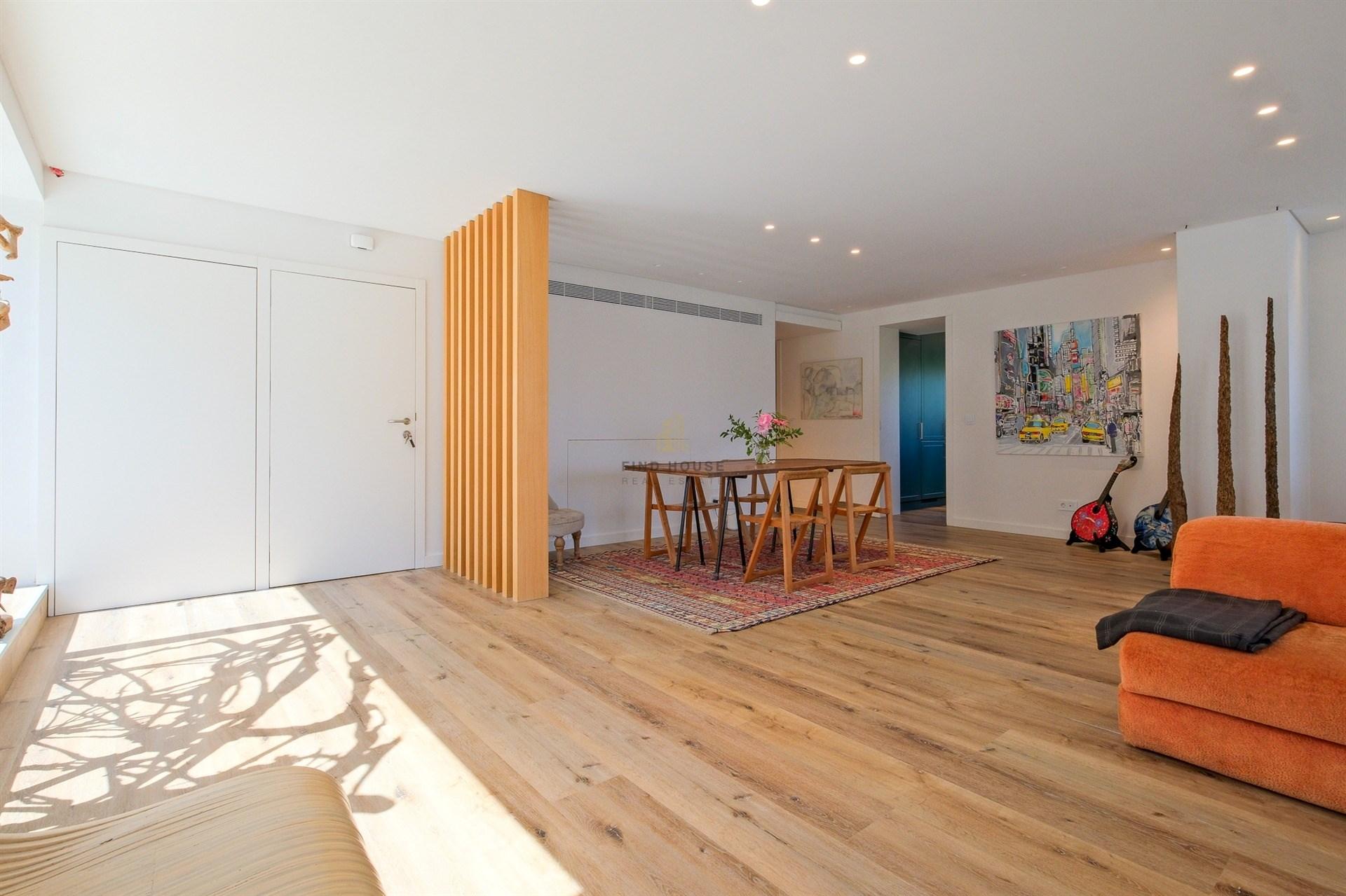 Apartamento T4+1 Triplex com piscina e jardim privativos e vista mar no Monte Estoril