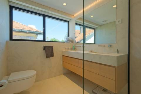 Apartamento T4+1 Triplex com piscina e jardim privativos e vista mar no Monte Estoril