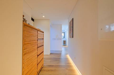 Apartamento T4+1 Triplex com piscina e jardim privativos e vista mar no Monte Estoril