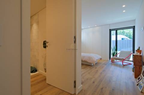 Apartamento T4+1 Triplex com piscina e jardim privativos e vista mar no Monte Estoril