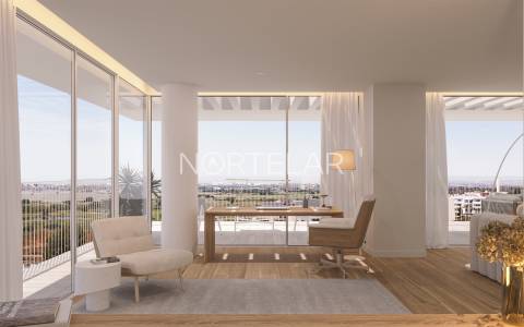 Penthouse T4 com rooftop e piscina privada em Vilamoura – Serenity