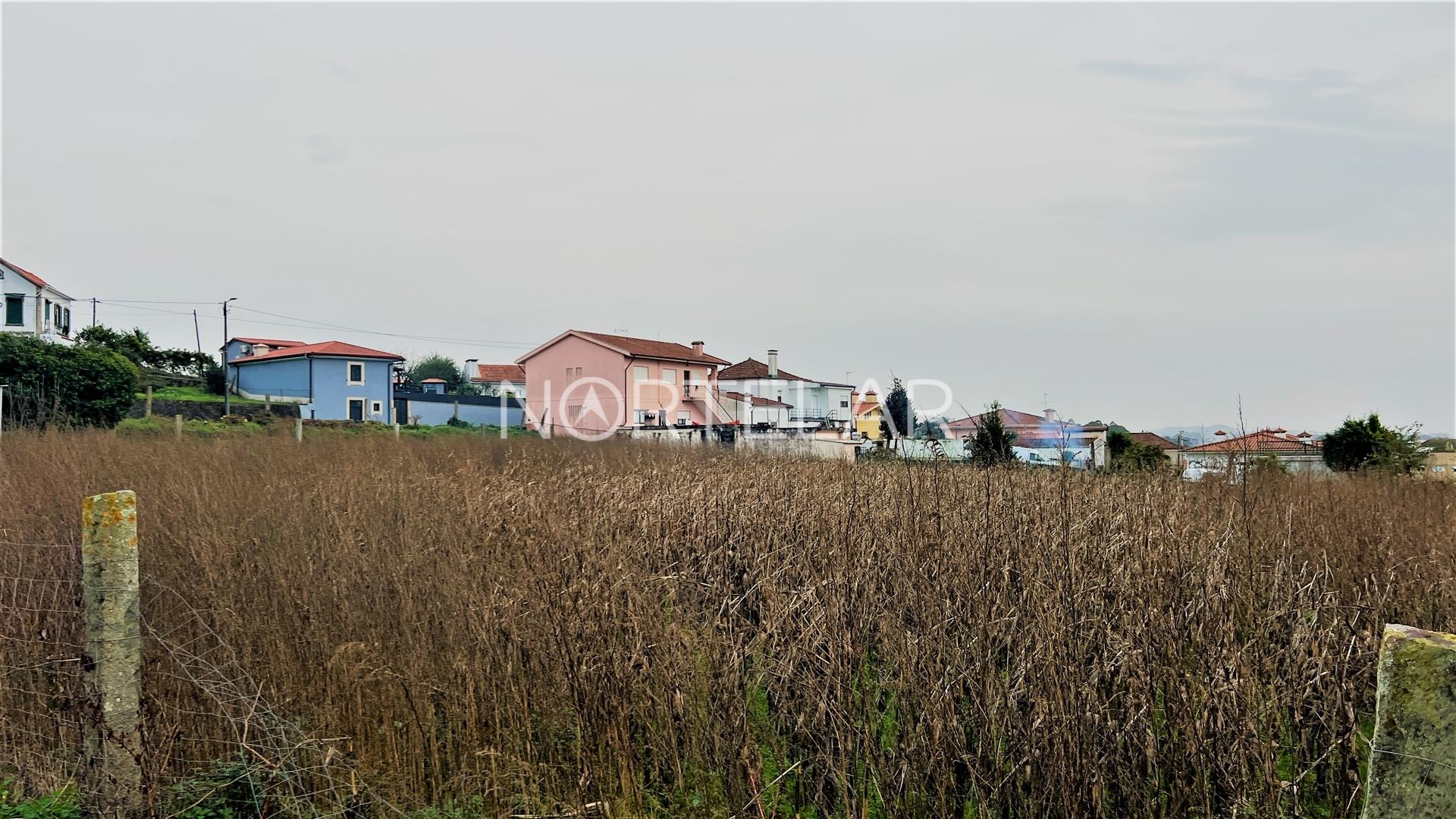 Terreno 3.280 m² com parecer para 14 moradias – Trofa