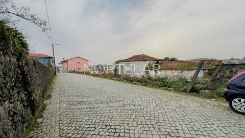 Moradia T3 para reabilitação com 3.280 m² – Coronado, Trofa