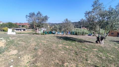 ANG627 - Terreno de 539m2 para Venda em Milagres, Leiria