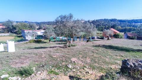 ANG627 - Terreno de 539m2 para Venda em Milagres, Leiria