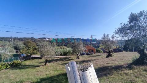 ANG627 - Terreno de 539m2 para Venda em Milagres, Leiria