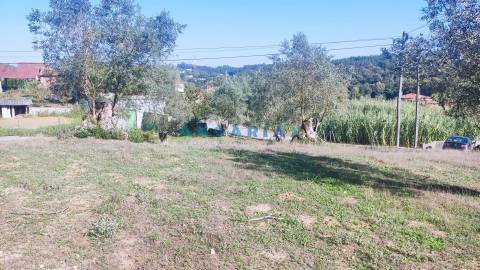 ANG627 - Terreno de 539m2 para Venda em Milagres, Leiria