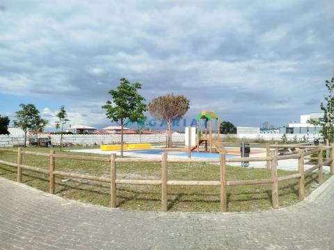 ANG1610 - Terreno para Venda em Marinha Grande