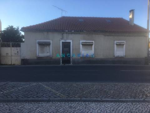 ANG354 - Terreno com projeto aprovado e Moradia T3 para Venda em Marinha Grande