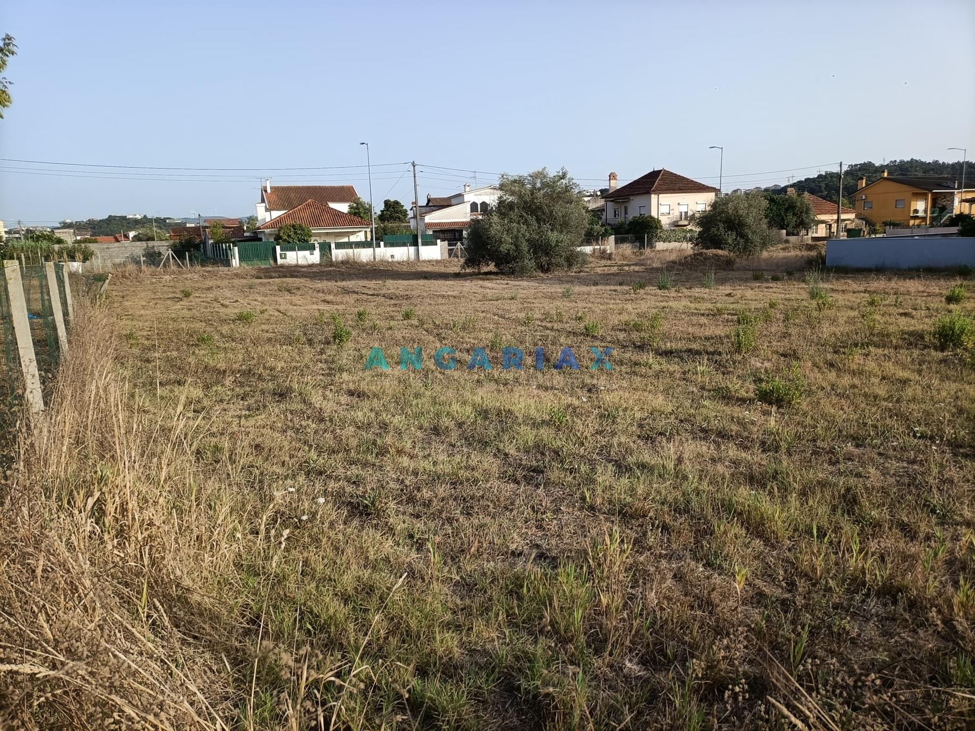 ANG903 - Terreno de 379m2 para Venda em Leiria