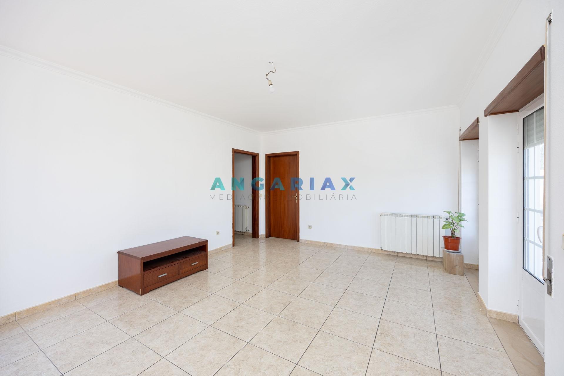 ANG987 - Prédio para Venda em Pedreiras, Porto de Mós, Leiria