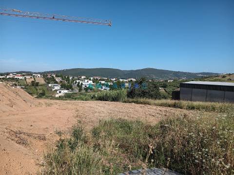 ANG1583 - Terreno para Venda em Leiria