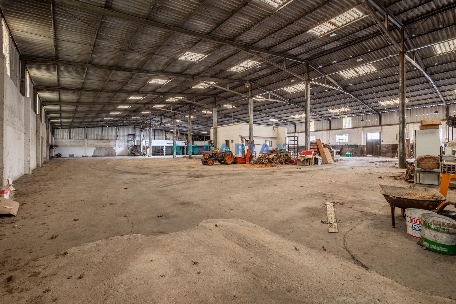 ANG1588 - Terreno com Moradia T3 e Pavilhão Industrial para Venda em Pedreiras, Porto de Mós
