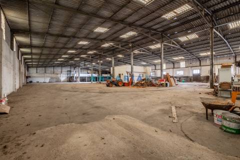ANG1588 - Terreno com Moradia T3 e Pavilhão Industrial para Venda em Pedreiras, Porto de Mós