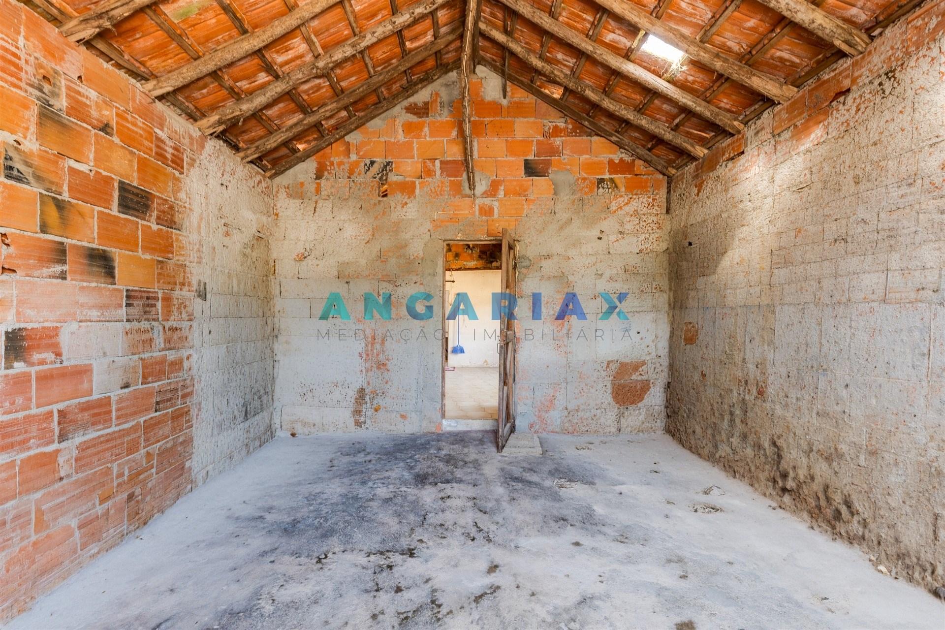 ANG1630 - Moradia T4 para Venda em Alcanede, Santarém