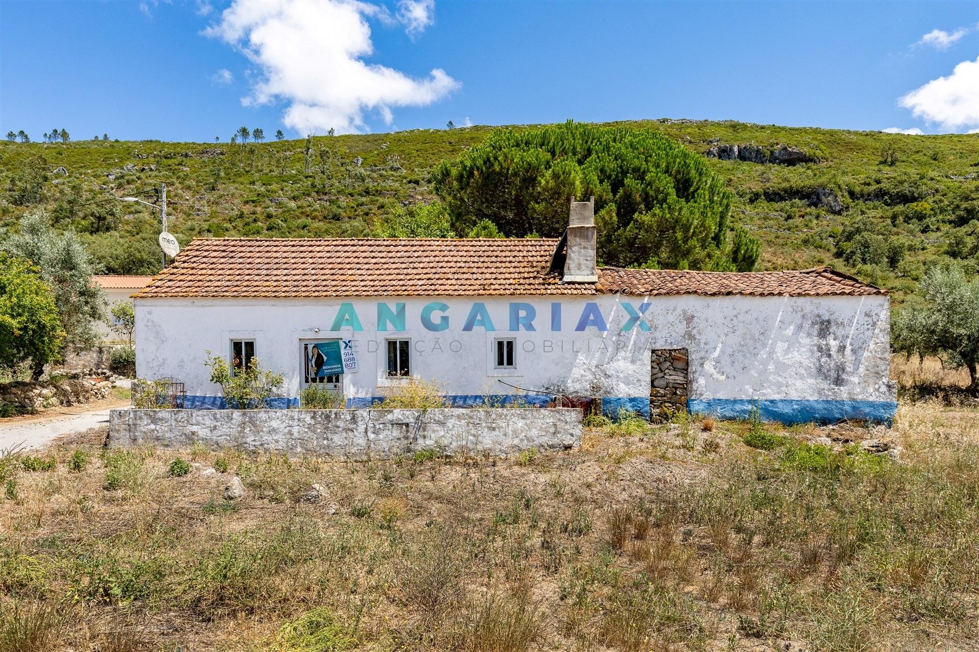 ANG1641 - Moradia T2 para Venda em Serro Ventoso, Porto de Mós