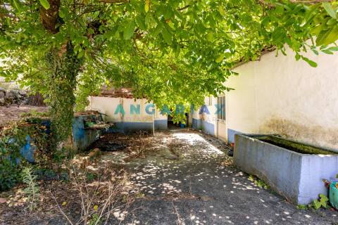 ANG1641 - Moradia T2 para Venda em Serro Ventoso, Porto de Mós