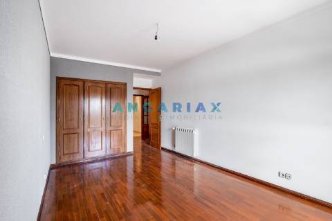ANG1640 - Apartamento T3 para Arrendamento em Leiria