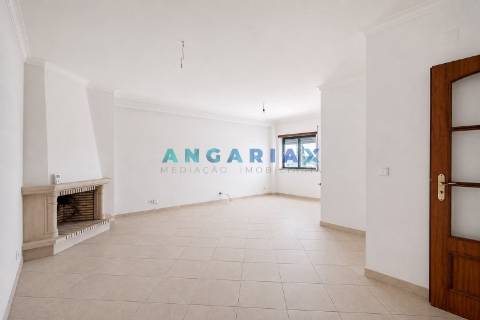 ANG1640 - Apartamento T3 para Arrendamento em Leiria