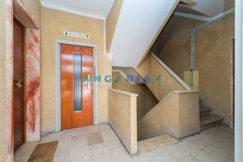ANG1642 - Apartamento T2 para Venda em Monte Abraão, Lisboa