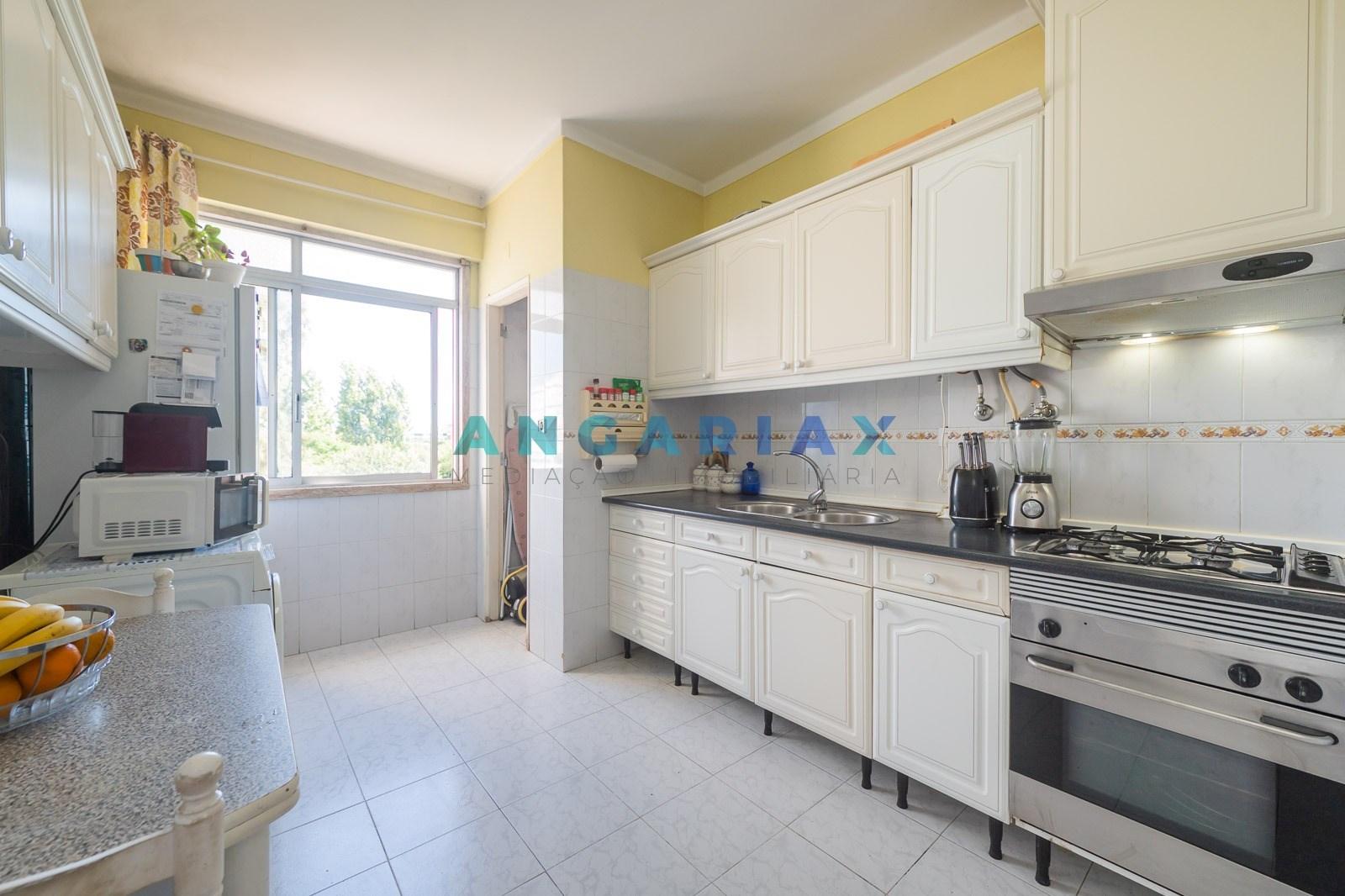 ANG1642 - Apartamento T2 para Venda em Monte Abraão, Lisboa