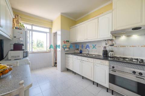 ANG1642 - Apartamento T2 para Venda em Monte Abraão, Lisboa
