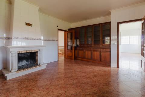 Moradia T3 + 2 / Garagem ampla/ Terraços / varandas/ Meirinhas / Pombal