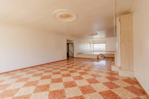 Moradia T3 + 2 / Garagem ampla/ Terraços / varandas/ Meirinhas / Pombal