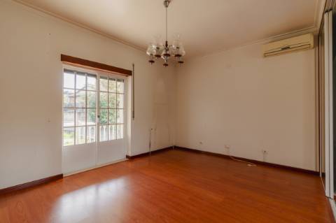 Moradia T3 + 2 / Garagem ampla/ Terraços / varandas/ Meirinhas / Pombal