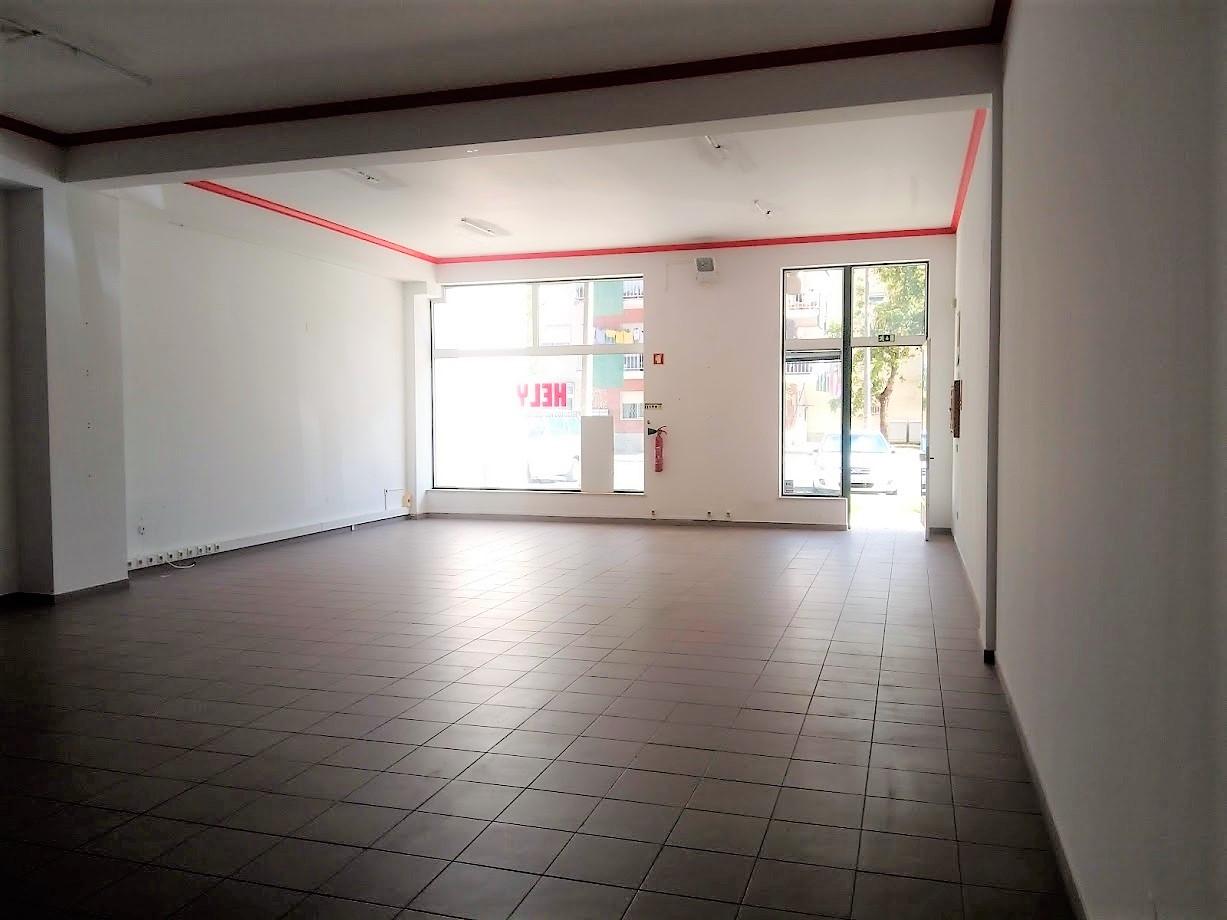 Loja para venda na Gândara dos Olivais