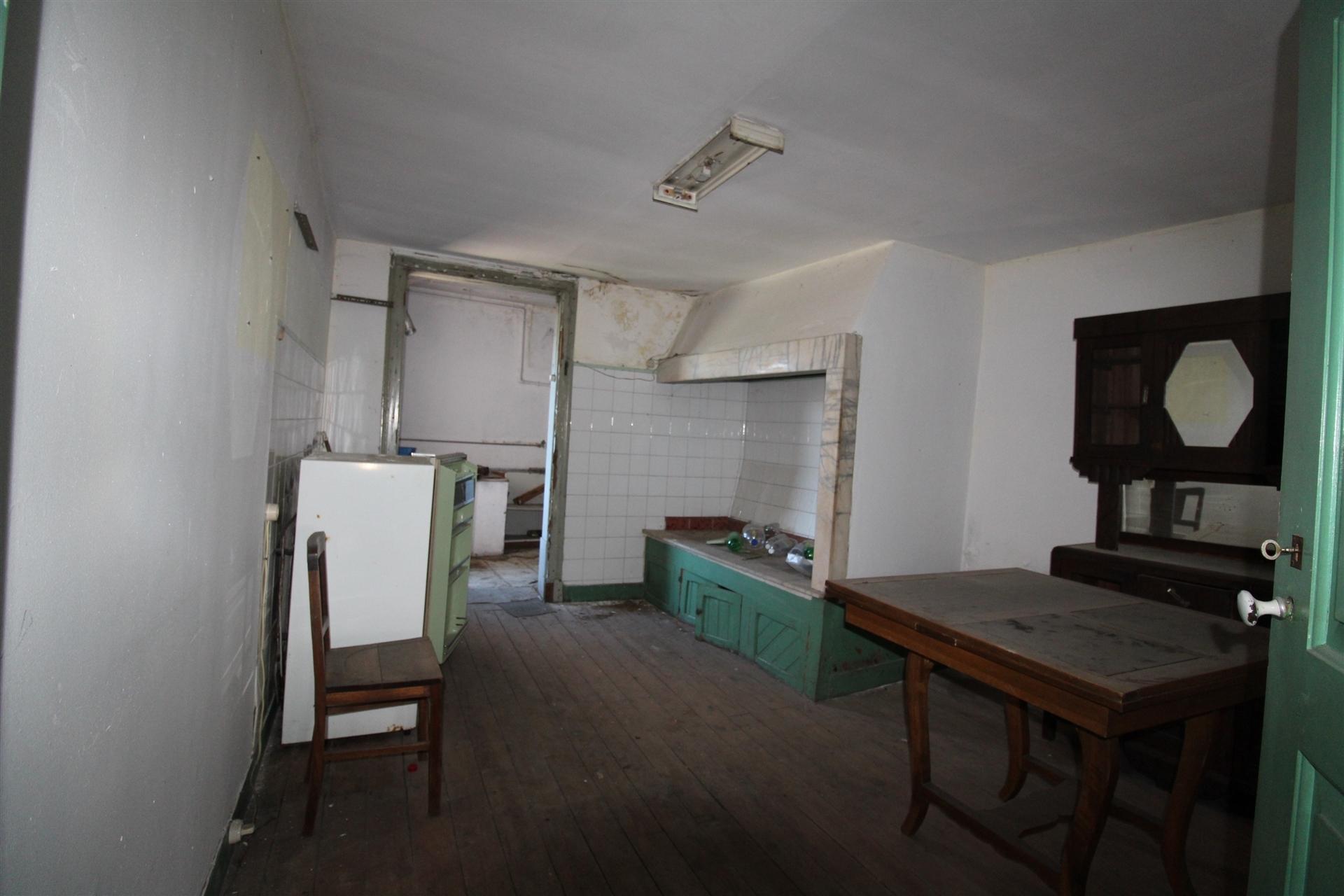 Prédio para remodelar, com projeto / Louriçal /Pombal