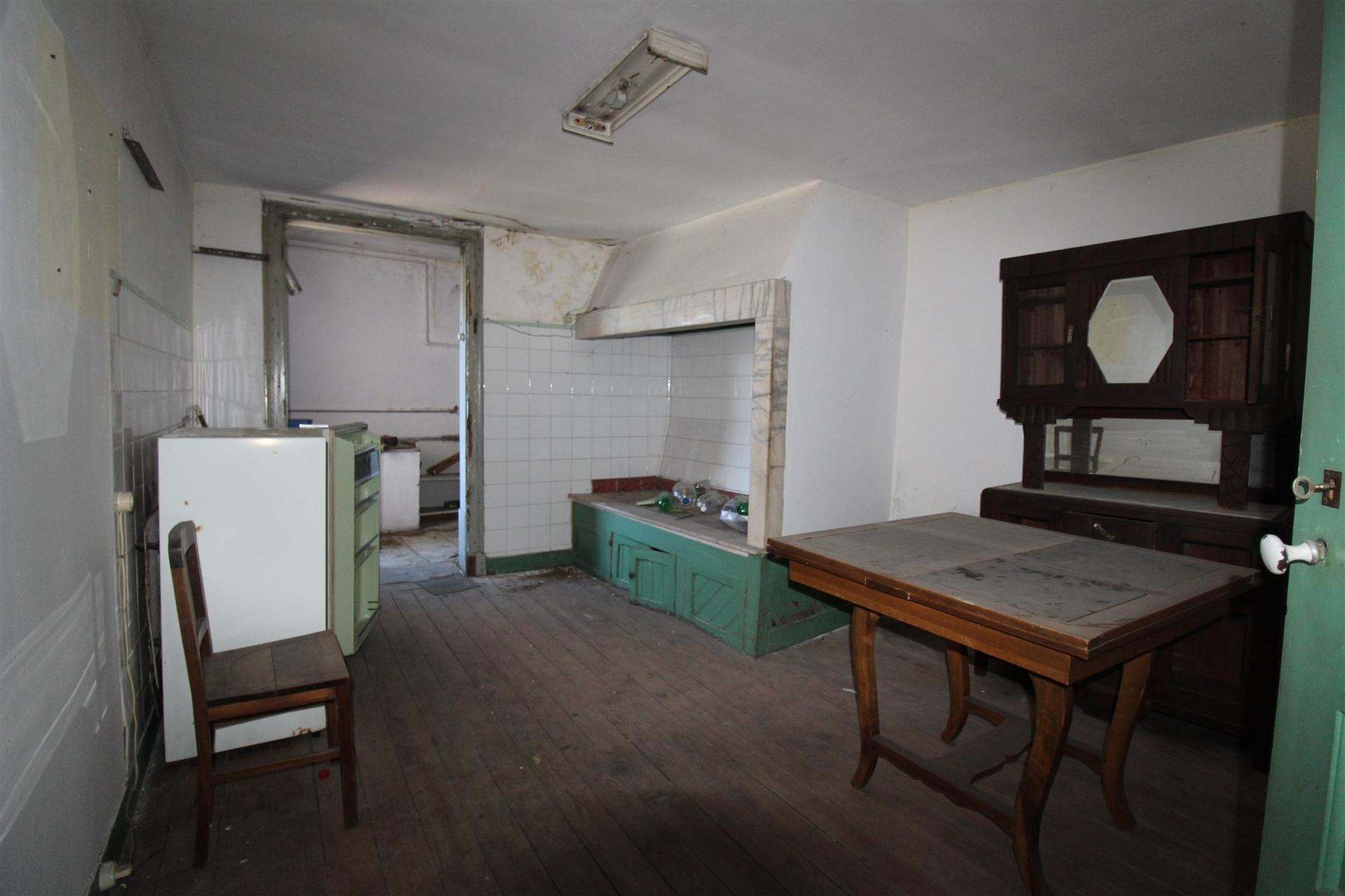 Prédio para remodelar, com projeto / Louriçal /Pombal