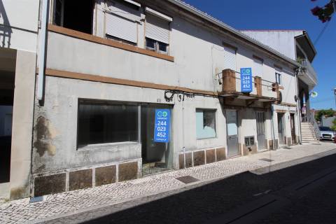 Prédio para remodelar, com projeto / Louriçal /Pombal