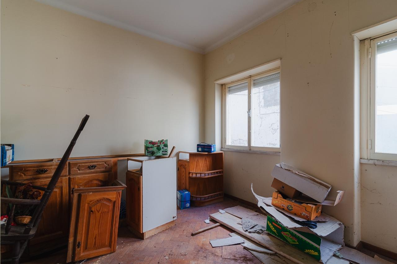 Prédio / 3 Pisos / Investimento /  Centro de Leiria
