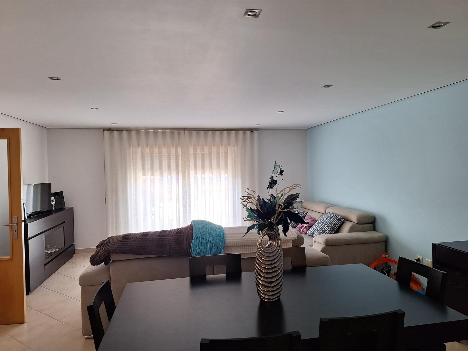 Moradia T5 / Geminada / Carvide / Monte Real