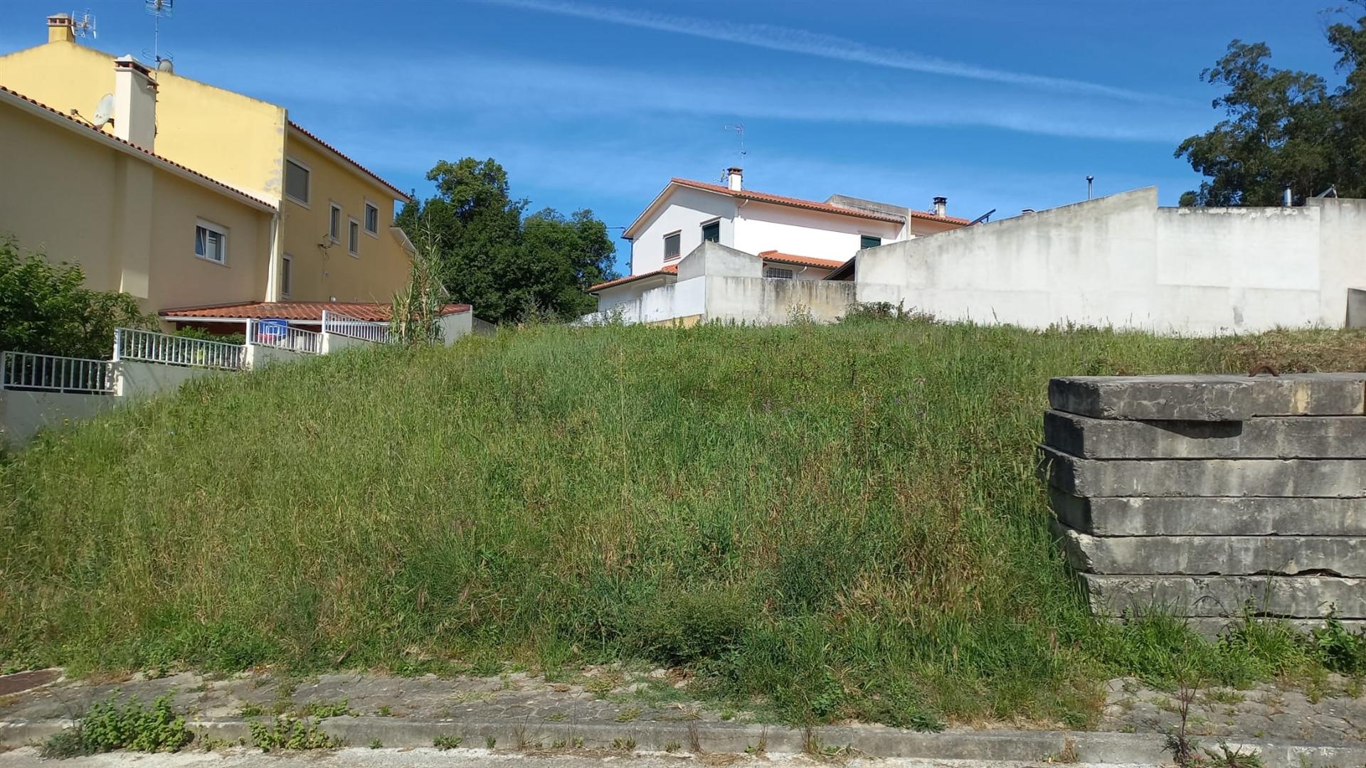 Terreno / 380 m2 / Granja / Monte Real / Leiria