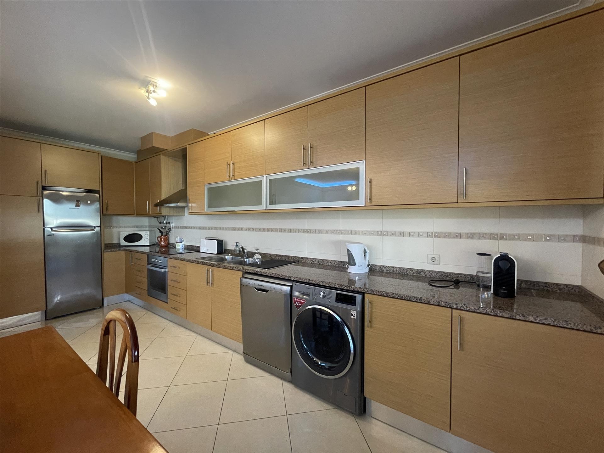 Apartamento T2 + 1 / Garagem  / Terraço / Vista  Mar / Nazaré / Leiria