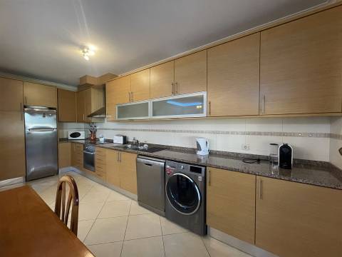 Apartamento T2 + 1 / Garagem  / Terraço / Vista  Mar / Nazaré / Leiria
