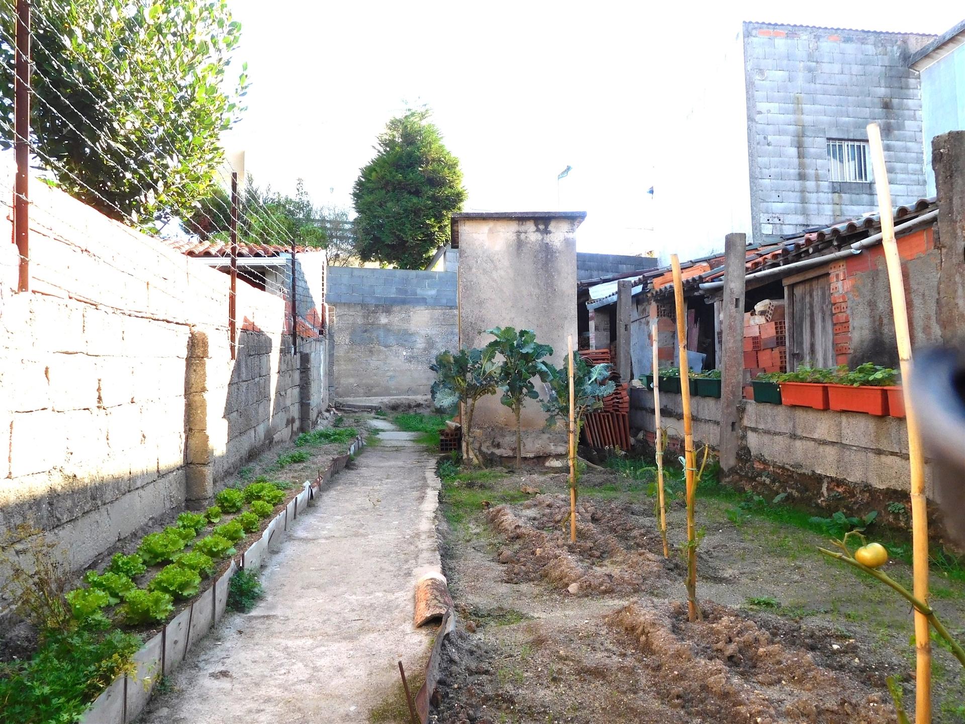 Moradia T3 / Reconstruir / Com Projeto Aprovado / Marrazes / Leiria