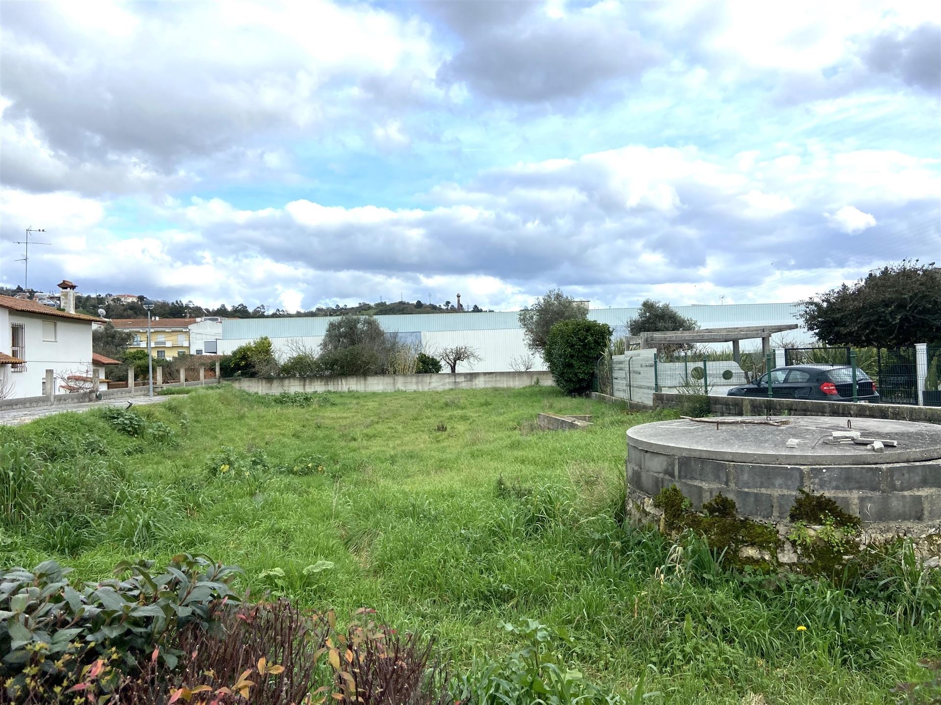 Lote de terreno / Urbanizado / Construção de prédio / Batalha