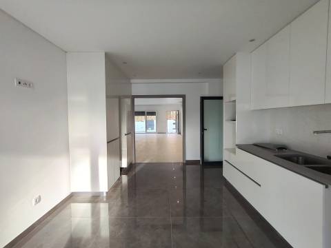 Moradia T3 / Nova / Terreno / Churrasqueira / Ar condicionado / Santa Eufémia / Leiria