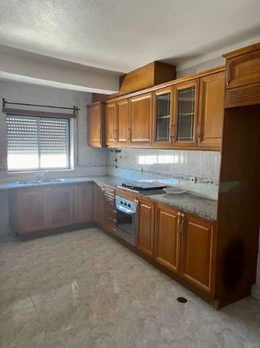 Arrendamento / Apartamento T2 / Casal Galego / Marinha Grande