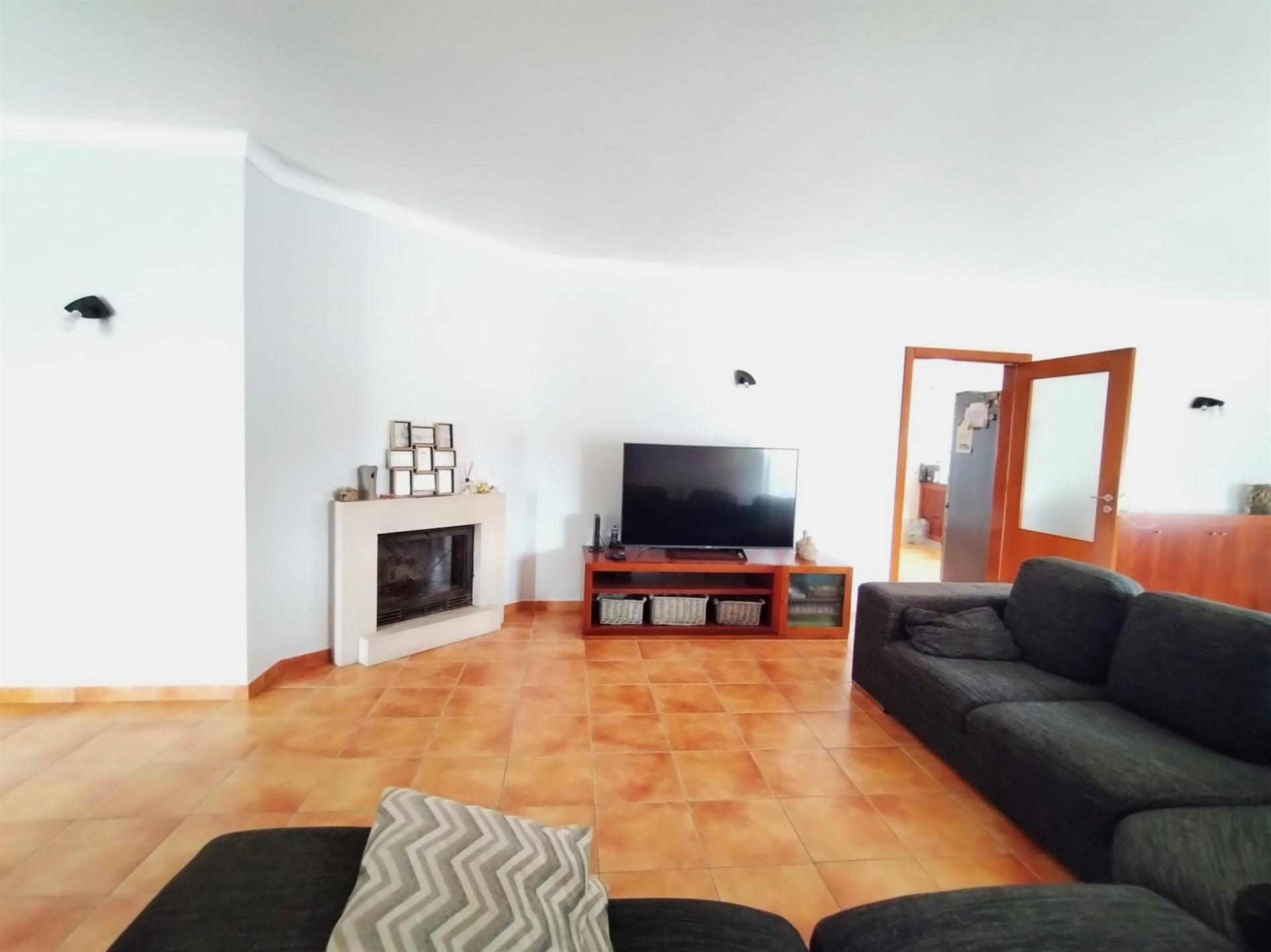 Moradia T3/ Terreno / Varandas / Bidoeira de Cima / Leiria